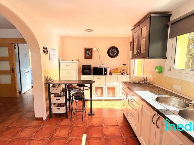 Chalet en venta en calle De la Via Làctia, Cunit, de 290 m² 6 habitaciones por 575.000