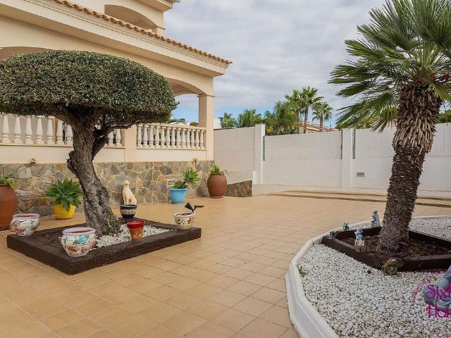 Chalet en venta en calle De la Vinya, Creixell, de 338 m² 5 habitaciones por 460.000