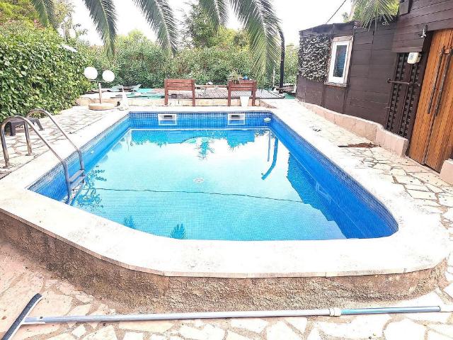 Chalet en venta en calle De la Violeta, Pratdip, de 135 m² 3 habitaciones por 190.000