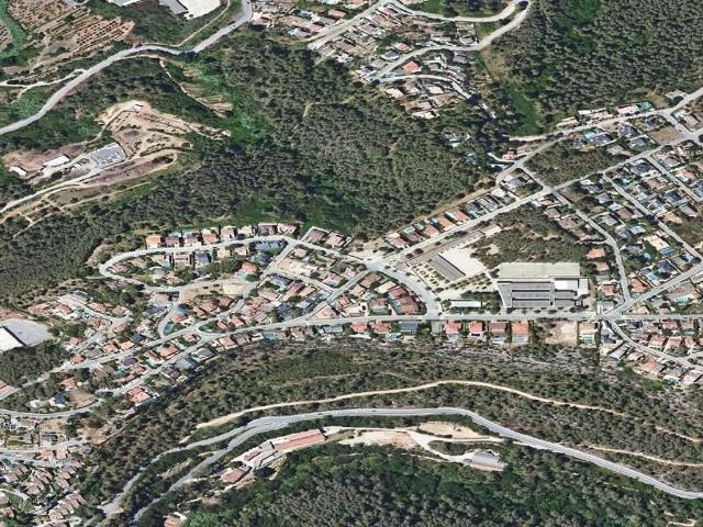 Chalet en venta en calle De L'aldebaran, Corbera de Llobregat, de 399 m² 3 habitaciones por 703.770