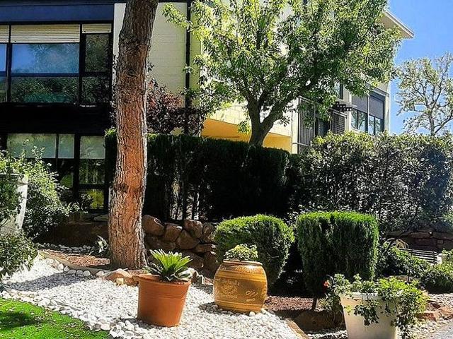 Chalet en venta en calle De L'eucaliptus, Corbera de Llobregat, de 284 m² 5 habitaciones por 625.000
