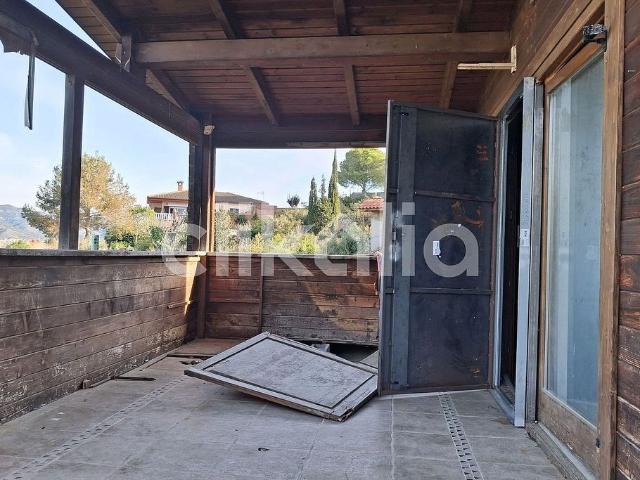 Chalet en venta en calle De L'ebre, Bisbal del Penedès, la, de 254 m² 2 habitaciones por 115.000