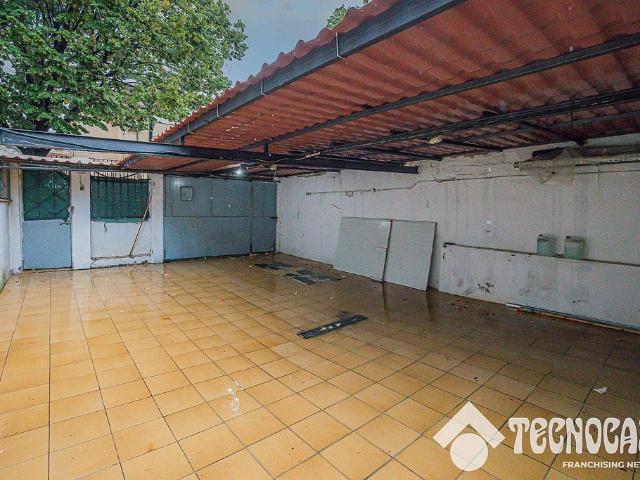 Chalet en venta en calle De L'enriqueta, Santa Coloma de Gramanet, de 192 m² 5 habitaciones por 375.000