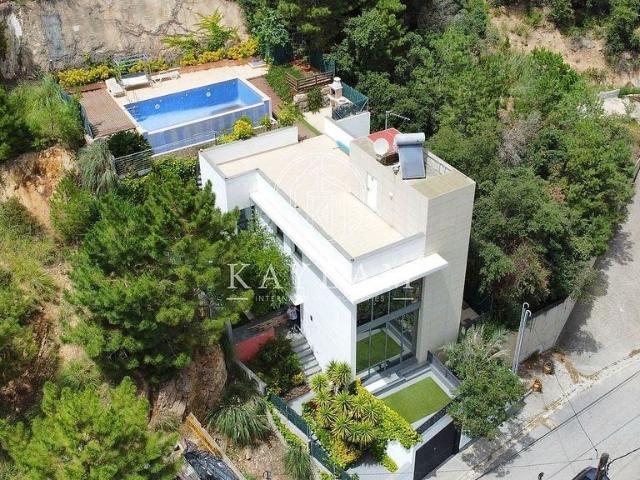 Chalet en venta en calle De Les Margarides, Lloret de Mar, de 269 m² 5 habitaciones por 649.000