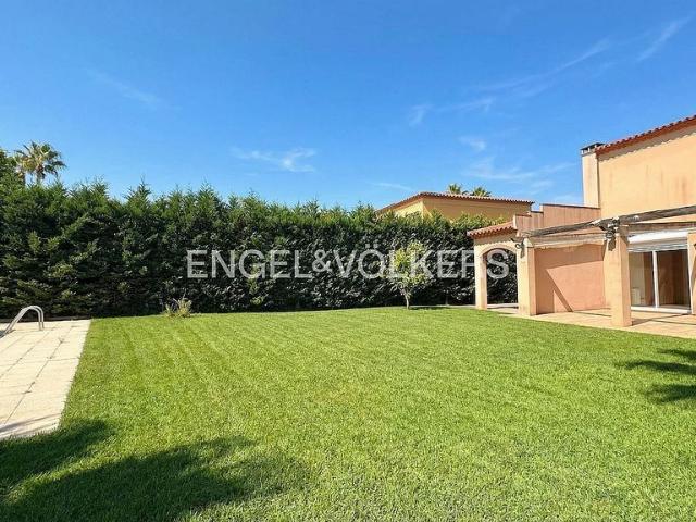 Chalet en venta en calle De Les Margarides, Reus, de 209 m² 5 habitaciones por 660.000