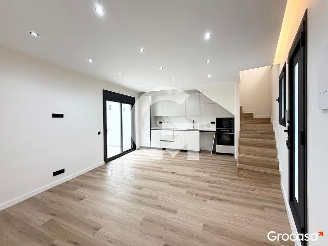 Chalet en venta en calle De Les Ànimes, Barcelona, de 75 m² 3 habitaciones por 449.000