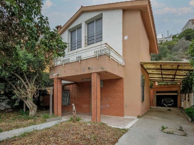 Chalet en venta en calle De Les Botigues, Castelldefels, de 229 m² 5 habitaciones por 549.000