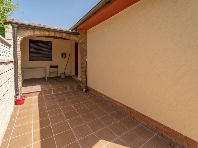 Chalet en venta en calle De Les Flors de Lliri, Móra d´Ebre, de 84 m² 3 habitaciones por 275.000