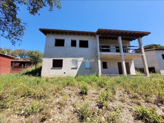 Chalet en venta en calle De Les Hortènsies, Riudarenes, de 185 m² 3 habitaciones por 204.000