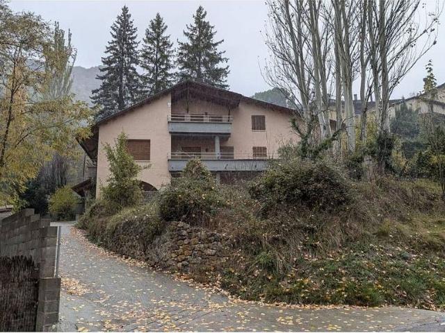 Chalet en venta en calle De L'església, Figols i Alinyà, de 300 m² 8 habitaciones por 360.000
