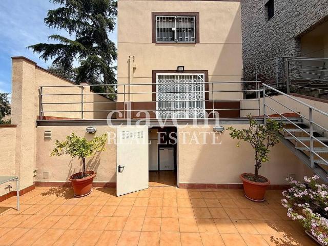 Chalet en venta en calle De Llerona, Barcelona, de 131 m² 3 habitaciones por 621.000