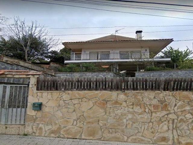 Chalet en venta en calle De Luigi Pirandello, Rubí, de 251 m² 1 habitación por 216.370