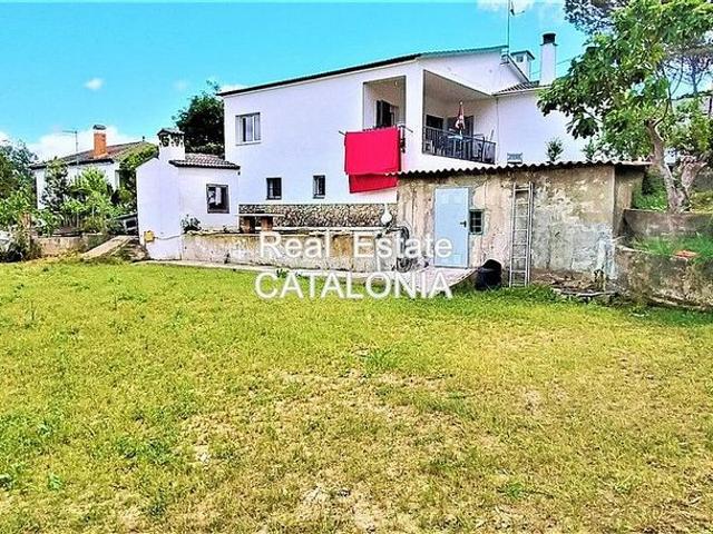 Chalet en venta en calle De Montbarbat, Lloret de Mar, de 186 m² 5 habitaciones por 370.000