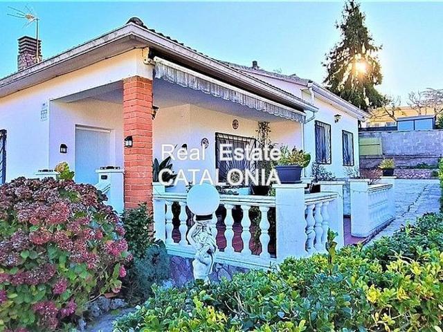 Chalet en venta en calle De Montbarbat, Lloret de Mar, de 133 m² 4 habitaciones por 315.000
