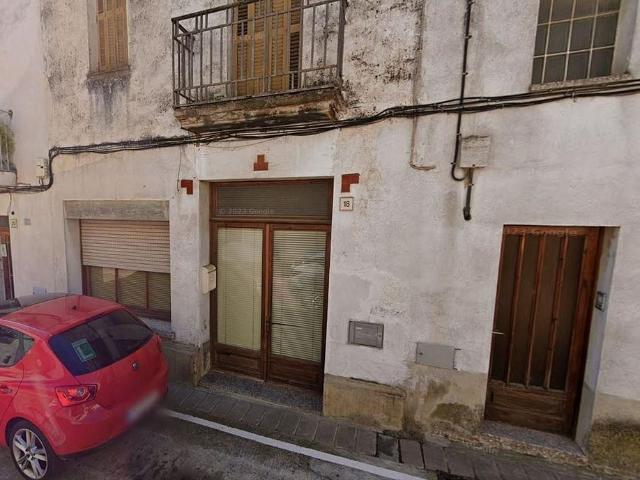 Chalet en venta en calle De Mossen Cinto Verdaguer, Sant Llorenç d´Hortons, de 210 m² 3 habitaciones por 165.000