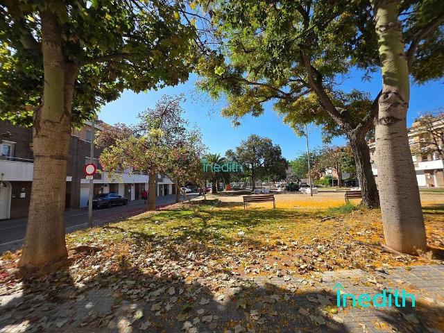 Chalet en venta en calle De Margarida Xirgu, Viladecans, de 160 m² 5 habitaciones por 568.000