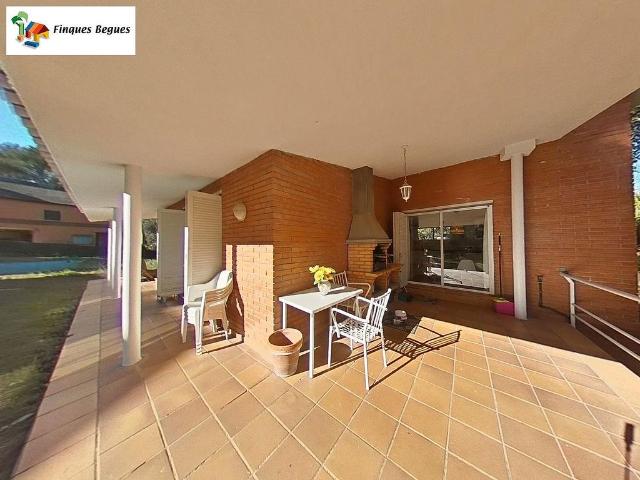 Chalet en venta en calle De Mas Ferrer, Begues, de 150 m² 5 habitaciones por 630.000