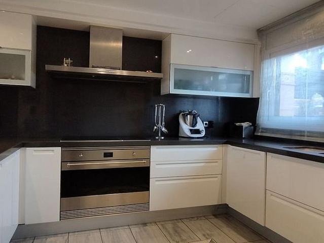 Chalet en venta en calle Les Pedreres, Santa Oliva, de 180 m² 3 habitaciones por 575.000