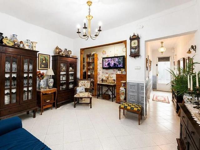 Chalet en venta en calle De Nàpols, Sabadell, de 130 m² 3 habitaciones por 272.000