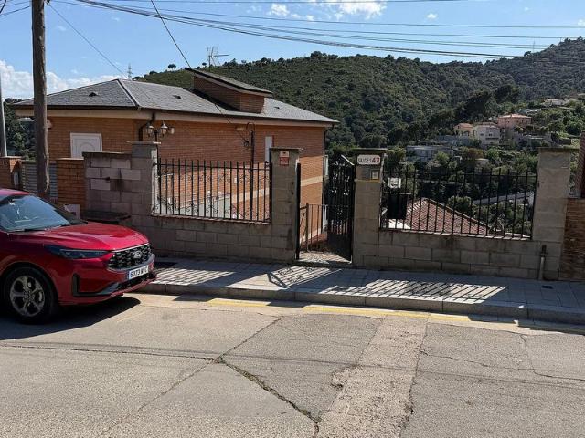 Chalet en venta en calle De Saldes, Barcelona, de 78 m² 3 habitaciones por 359.000