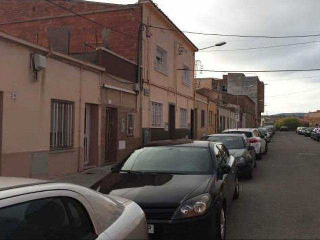 Chalet en venta en calle De Sant Ferran, Terrassa, de 81 m² 4 habitaciones por 174.500