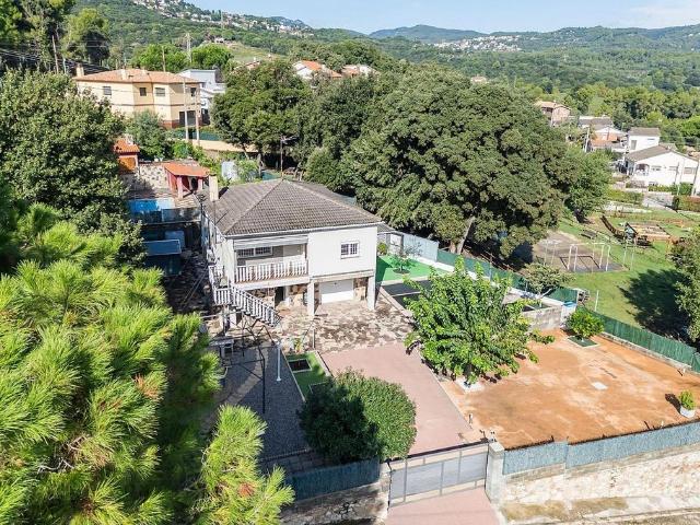 Chalet en venta en calle De Sant Mateu, Bigues i Riells, de 140 m² 5 habitaciones por 348.000