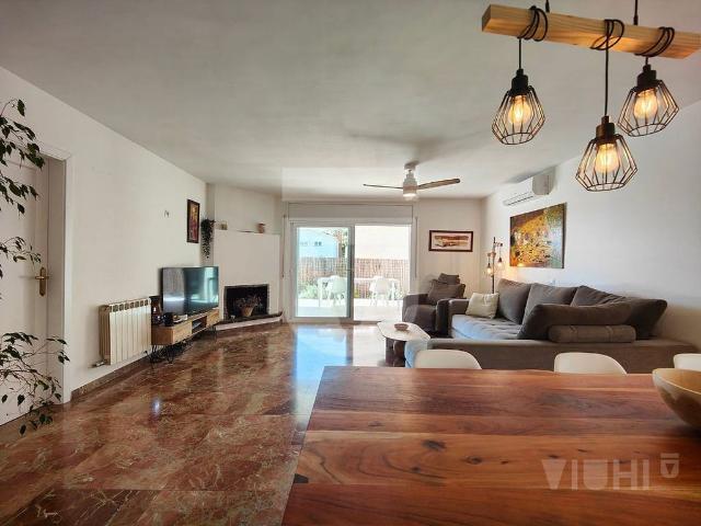 Chalet en venta en calle De Santa Madrona, Masnou, de 263 m² 5 habitaciones por 715.000