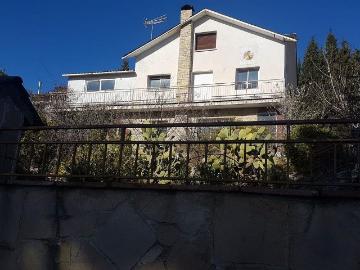 Chalet en venta en calle De Santiago Rossinyol, Esparreguera, de 136 m² 5 habitaciones por 359.000