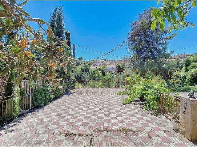 Chalet en venta en calle De Santiago Rossinyol, Esparreguera, de 136 m² 5 habitaciones por 359.000