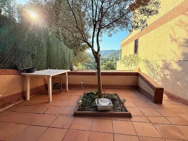 Chalet en venta en calle De Ponent, Vilanova del Vallès, de 236 m² 4 habitaciones por 417.000