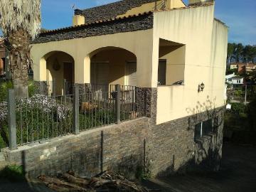 Chalet en venta en calle De Pep Ventura, Esparreguera, de 218 m² 3 habitaciones por 290.000