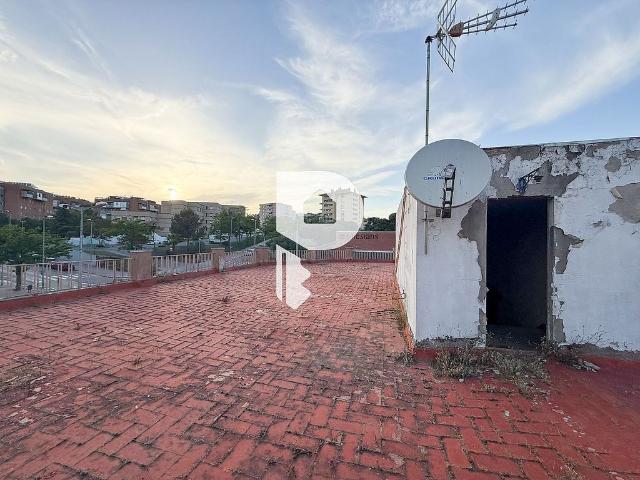 Chalet en venta en calle De Rafael Casanova, Sant Vicenç dels Horts, de 753 m² 6 habitaciones por 360.000