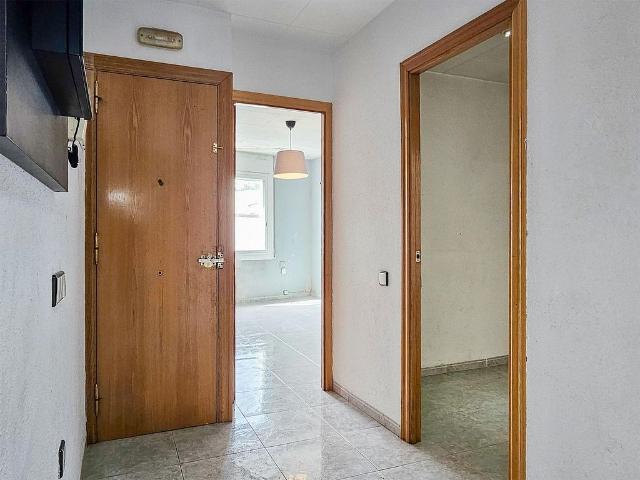 Chalet en venta en calle De Watt, Terrassa, de 71 m² 3 habitaciones por 315.000