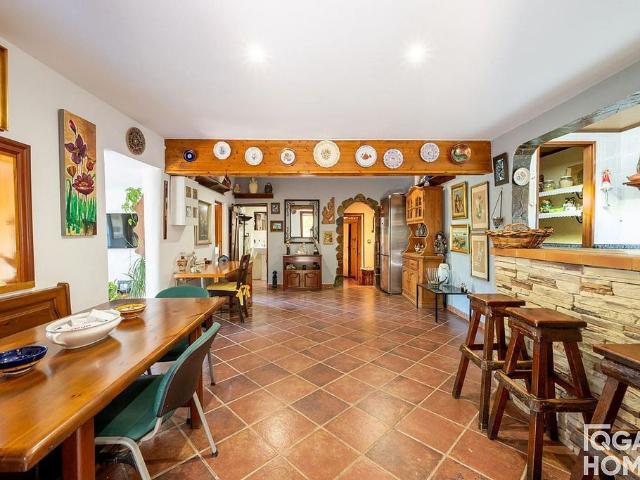 Chalet en venta en calle De Vallvidrera, Sant Cugat del Vallès, de 145 m² 4 habitaciones por 679.000