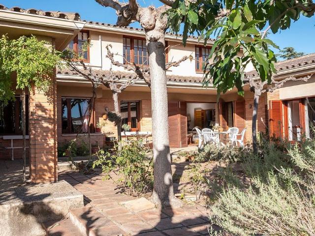 Chalet en venta en calle Del Maresme, Reus, de 500 m² 5 habitaciones por 585.000