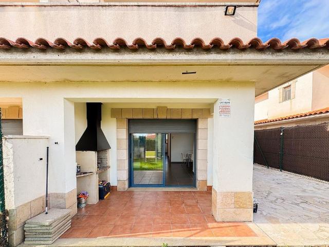 Chalet en venta en calle Del Migjorn, Vandellòs i l'Hospitalet de l'Infant, de 90 m² 3 habitaciones por 315.000