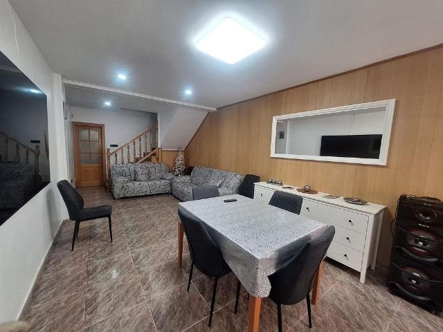 Chalet en venta en calle Del Besiberri, Sabadell, de 134 m² 3 habitaciones por 294.000