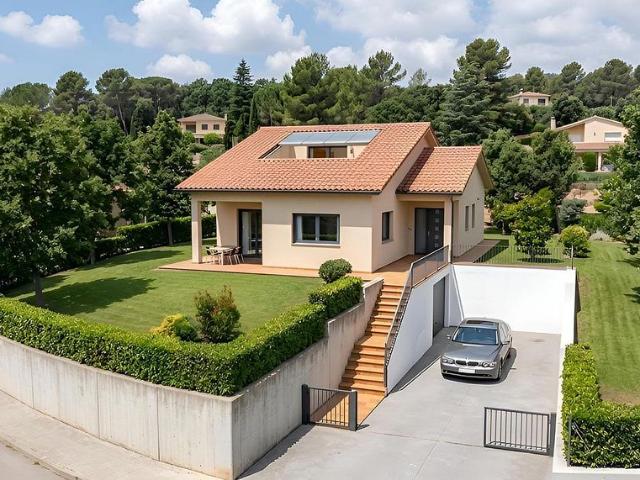 Chalet en venta en calle Del Berguedà, Santa Maria de Palautordera, de 212 m² 3 habitaciones por 499.990