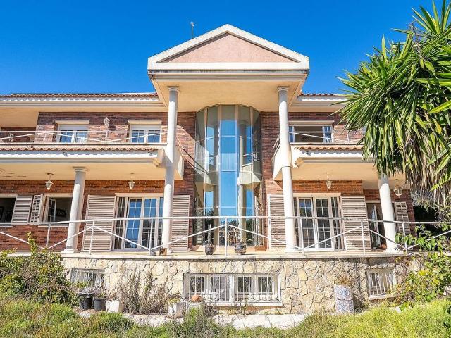 Chalet en venta en calle Del Bergadà, Reus, de 601 m² 9 habitaciones por 797.000