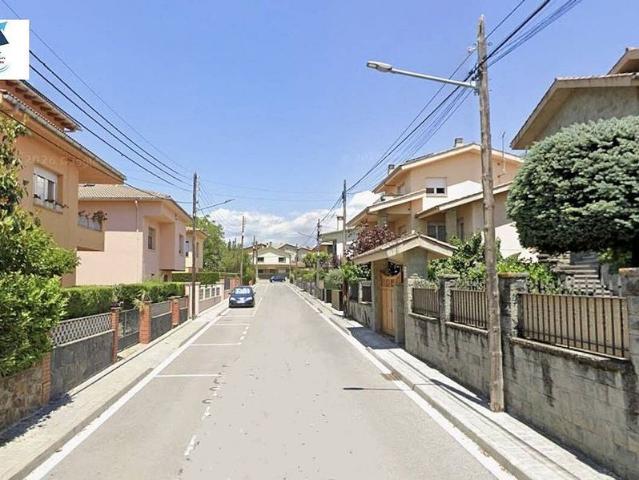 Chalet en venta en calle Del Bisbe Torras i Bages, Folgueroles, de 366 m² 5 habitaciones por 320.000