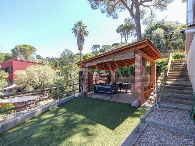 Chalet en venta en calle Del Canigó, Ametlla del Vallès, l´, de 342 m² 5 habitaciones por 545.000