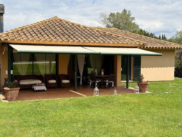 Chalet en venta en calle Del Canigó, Navata, de 174 m² 3 habitaciones por 750.000