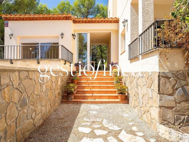 Chalet en venta en calle Del Clavell, Pratdip, de 195 m² 4 habitaciones por 458.000