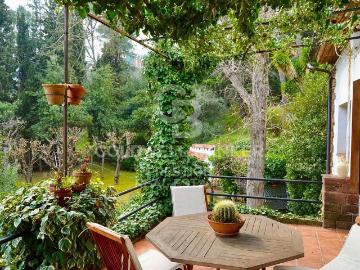 Chalet en venta en calle Del Doctor Peris, Castellví de Rosanes, de 249 m² 4 habitaciones por 650.000