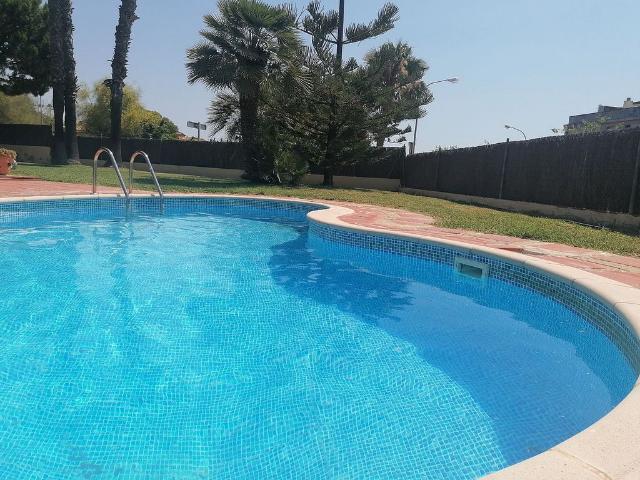 Chalet en venta en calle Del Doctor Ramon i Cajal, Vendrell, El, de 350 m² 5 habitaciones por 649.999