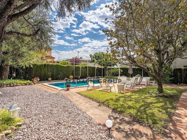 Chalet en venta en calle Del Garraf, Reus, de 229 m² 6 habitaciones por 530.000