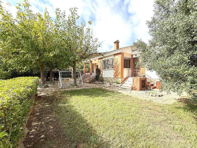 Chalet en venta en calle Del Gerro, Botarell, de 215 m² 3 habitaciones por 373.000