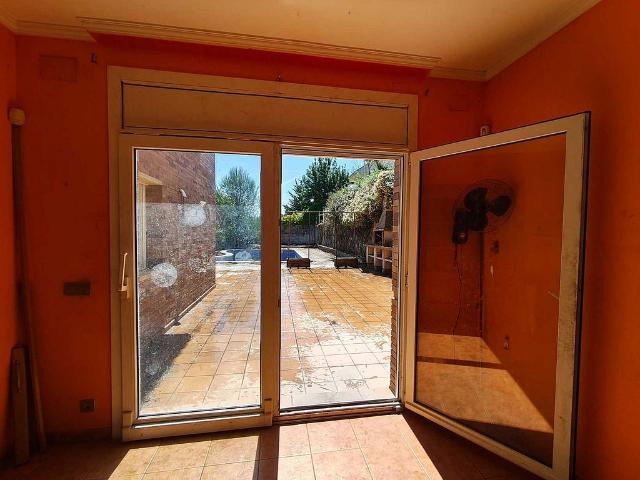 Chalet en venta en calle Del Golf, Pacs del Penedès, de 513 m² 4 habitaciones por 565.000