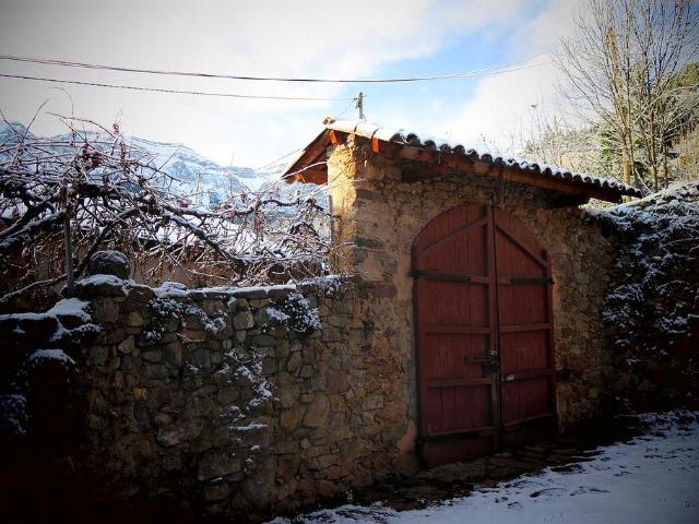 Chalet en venta en calle Del Jan, Cava, de 450 m² 4 habitaciones por 250.000