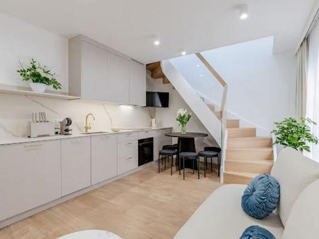 Chalet en venta en calle Del Llobregós, Barcelona, de 100 m² 3 habitaciones por 470.000
